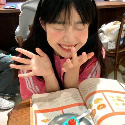 慈善晚宴实拍：名导之孙恋爱脑怒怼网友，家长出面回应
